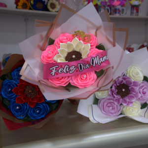 RAMOS DE 6 ROSAS Y UN GIRASOL